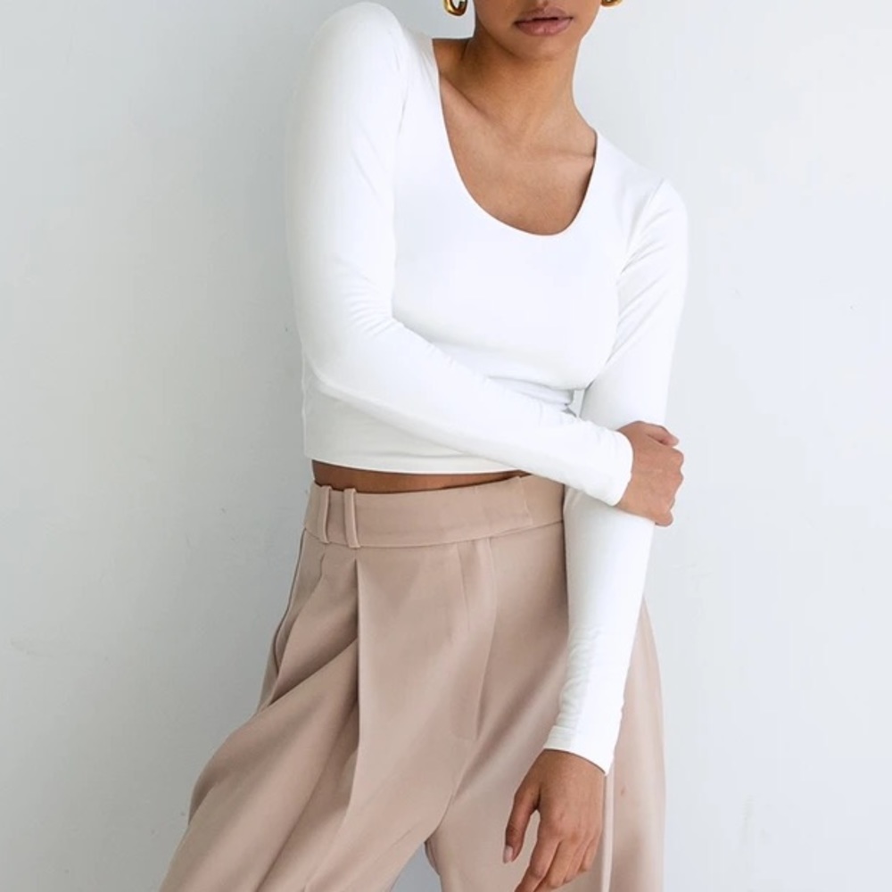 REONA Nia Bamboo Long Sleeve Scoopneck Top in White